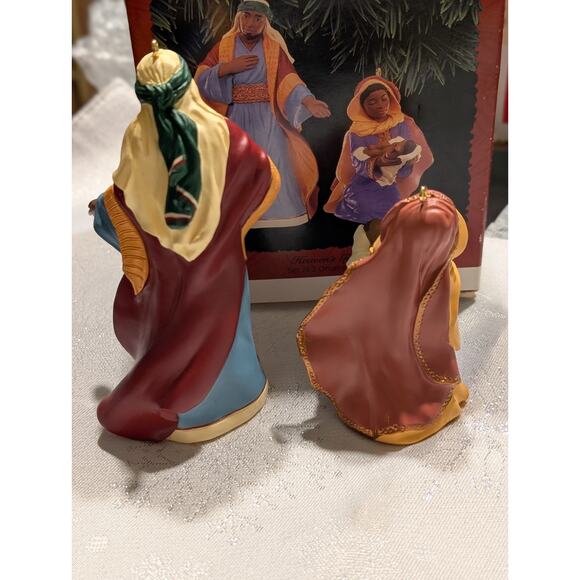 1995 Hallmark Keepsake “Heaven’s Gift” Nativity Ornaments Set of 2 w/Box - Picture 4 of 12